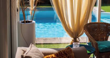 Maison Sommet Clos les arbories Hébergement 4 chambres, cuisine équipée, piscine