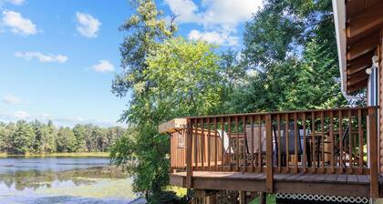 Adorable 3-bedroom cottage in charming Iola