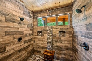 Shower, hair dryer, towels, soap - Pano Mtn Views Cabin/HotTub/Games/Bar/Pet OK (Sevierville)