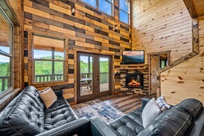 Smart TV, fireplace, video games, table football - Pano Mtn Views Cabin/HotTub/Games/Bar/Pet OK (Sevierville)