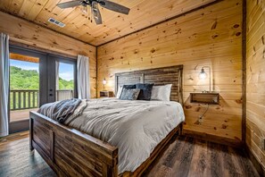 Escritorio, tabla de planchar con plancha, cuna de viaje y wifi gratis 