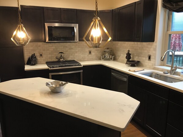 ميكروويف، فرن، موقد طهي مسطح، غسالة أطباق