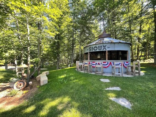 Cozy Lower Level | Fireplace | 30 min Granite Peak