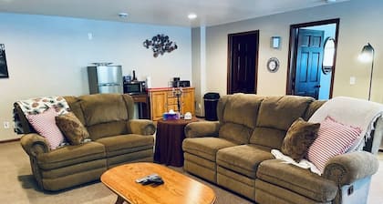 Cozy Lower Level | Fireplace | 30 min Granite Peak