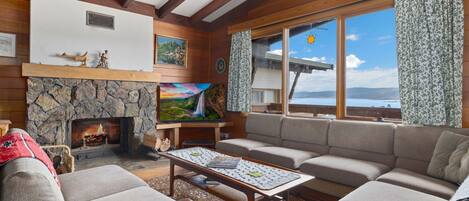 Télévision, cheminée