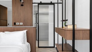 1 bedroom, desk, bed sheets