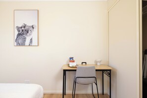 3 bedrooms, desk, iron/ironing board, free WiFi