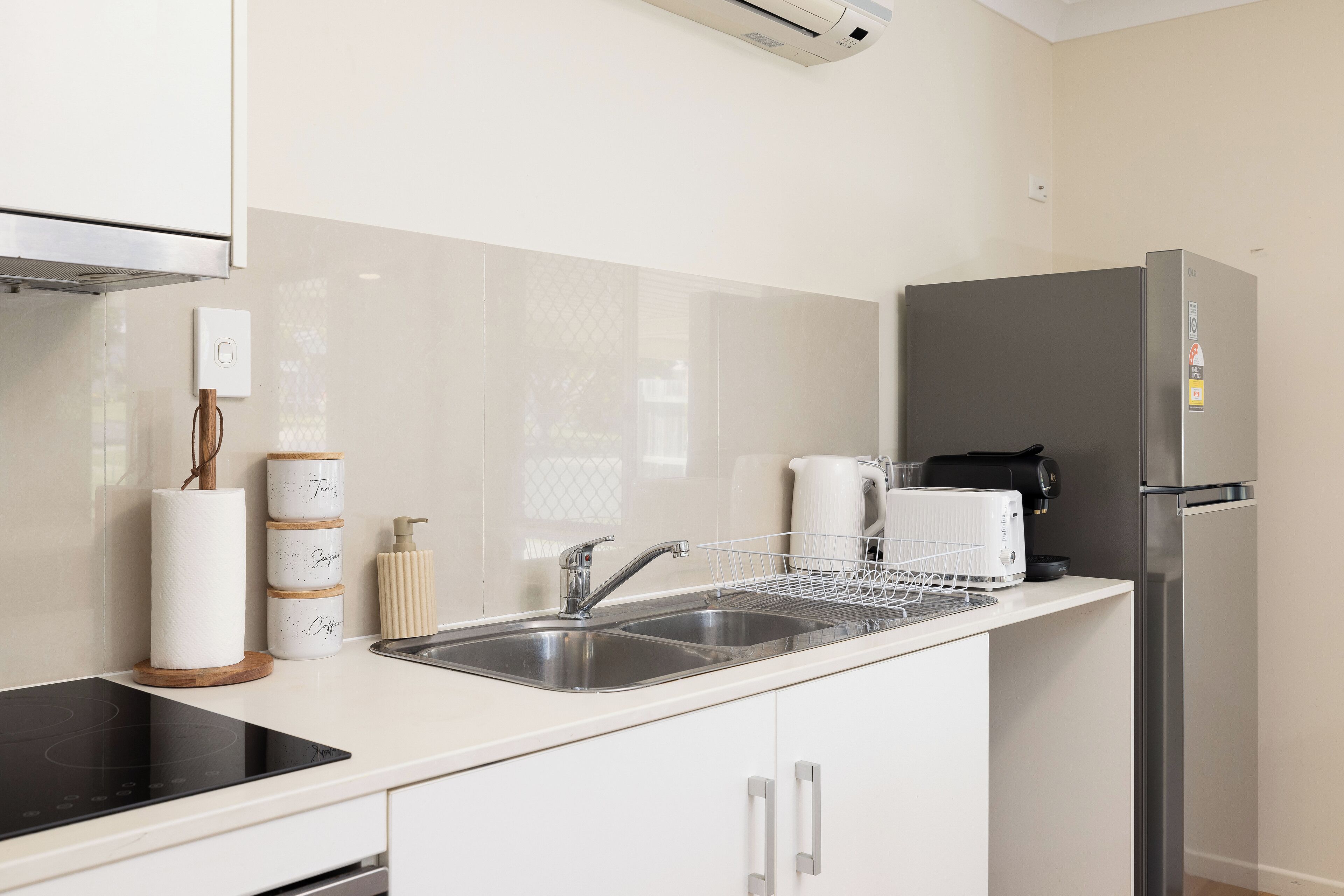 Fridge, microwave, oven, stovetop