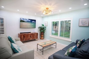 Smart TV, fireplace