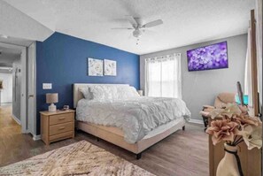 2 Schlafzimmer, Schreibtisch, Bügeleisen/Bügelbrett, Reisekinderbett