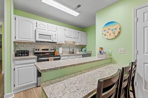 Fridge, microwave, oven, stovetop - Pelican's Reef Spacious 2BR Loft Sleeps 8 (Myrtle Beach)