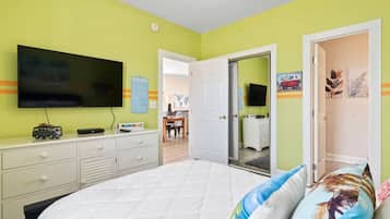 3 bedrooms, iron/ironing board, WiFi, bed sheets