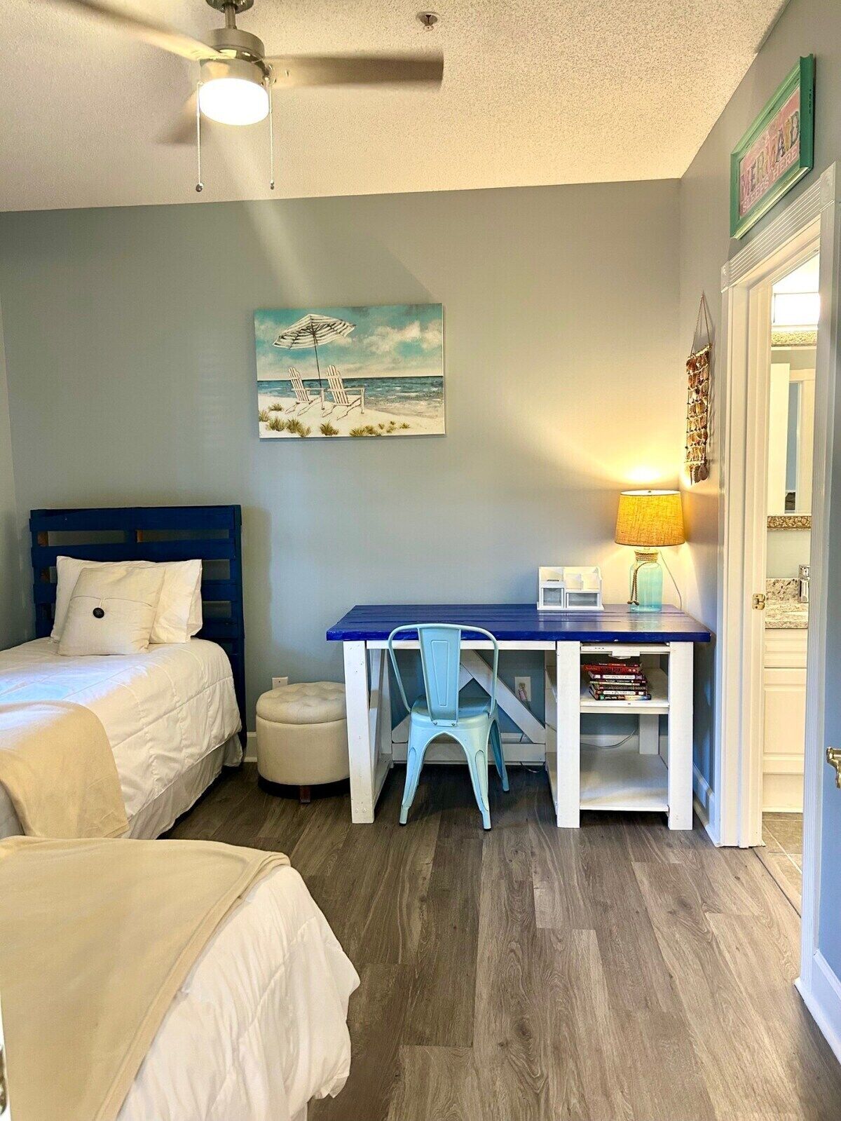 2 Schlafzimmer, Schreibtisch, Bügeleisen/Bügelbrett, Reisekinderbett