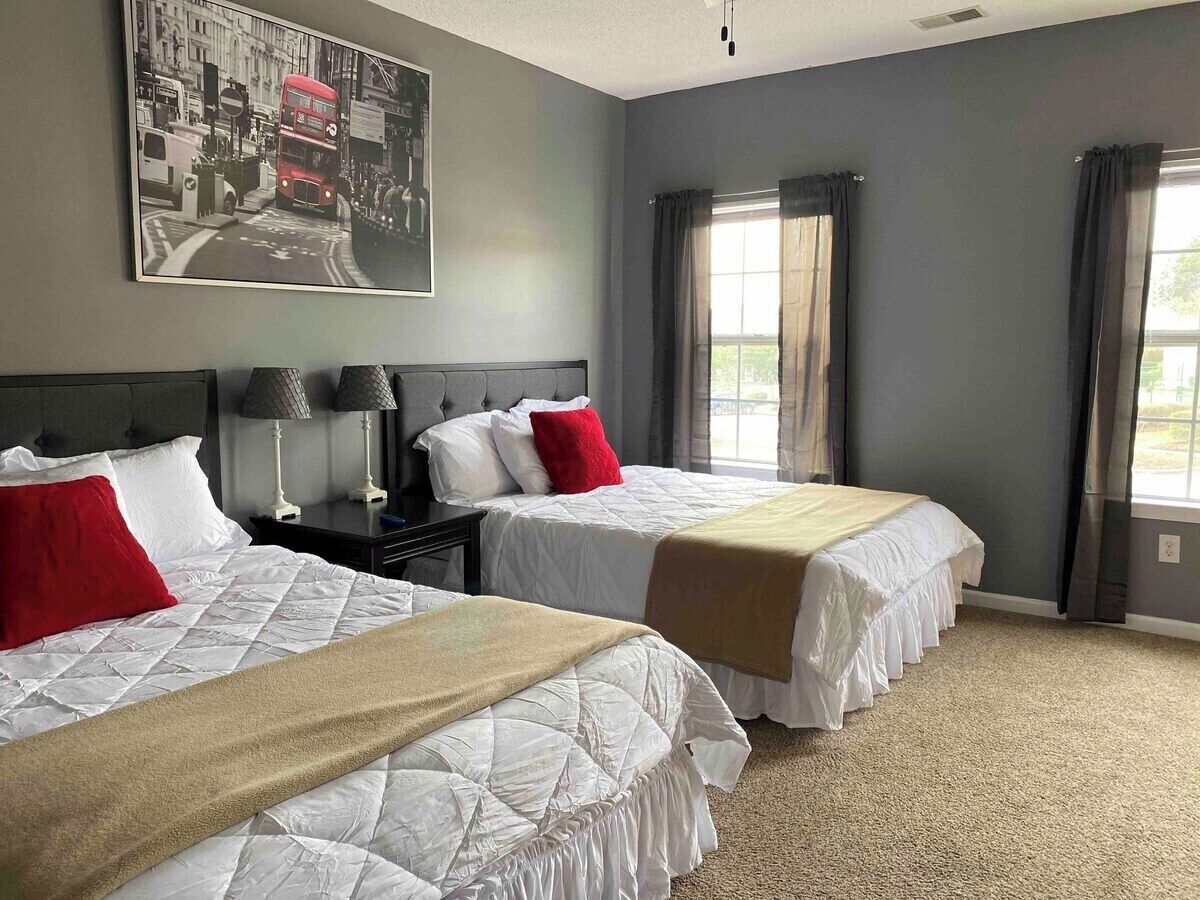 2 bedrooms, desk, iron/ironing board, travel crib