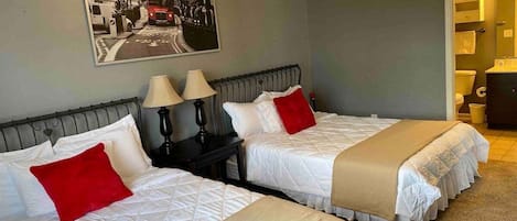 2 chambres, bureau, fer et planche Ă repasser, lit parapluie