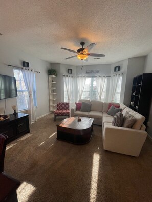 TV, books - Putters Hideaway @ Legends Golf Resort (Myrtle Beach)