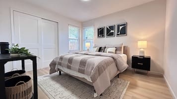 3 slaapkamers, een bureau, een strijkplank/strijkijzer, wifi