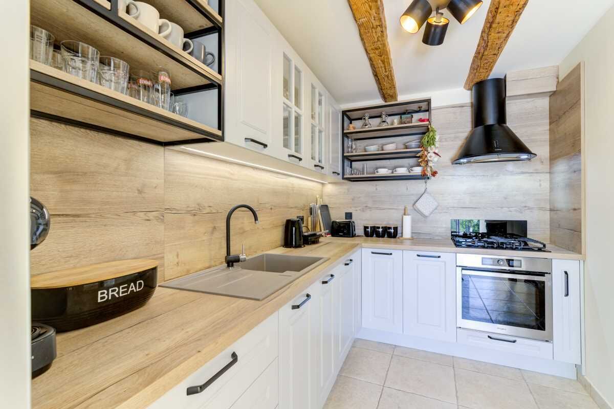 Jääkaappi, uuni, liesi, astianpesukone