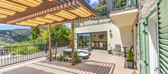 Villa Pool on Top by Aneo Travel