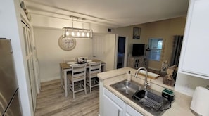 Dining - Beautiful condo in Clearwater

 (Clearwater)