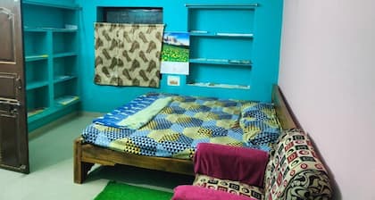 single room with attach bathroom ,kitchen ,air condition,free wifi .travel serv.