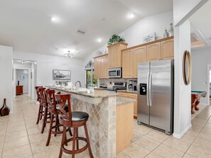 Fridge, microwave, oven, stovetop - Heated Pool, Pool Table, Beach Gear & More! (Cape Coral)