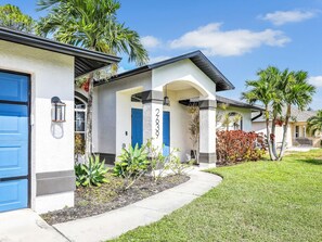 Exterior detail - Heated Pool, Pool Table, Beach Gear & More! (Cape Coral)