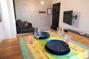 تلفزيون ذكي، كُتُب، ستيريو