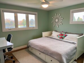 5 quartos, escrivaninha, ferros/tábuas de passar roupa, Wi-Fi