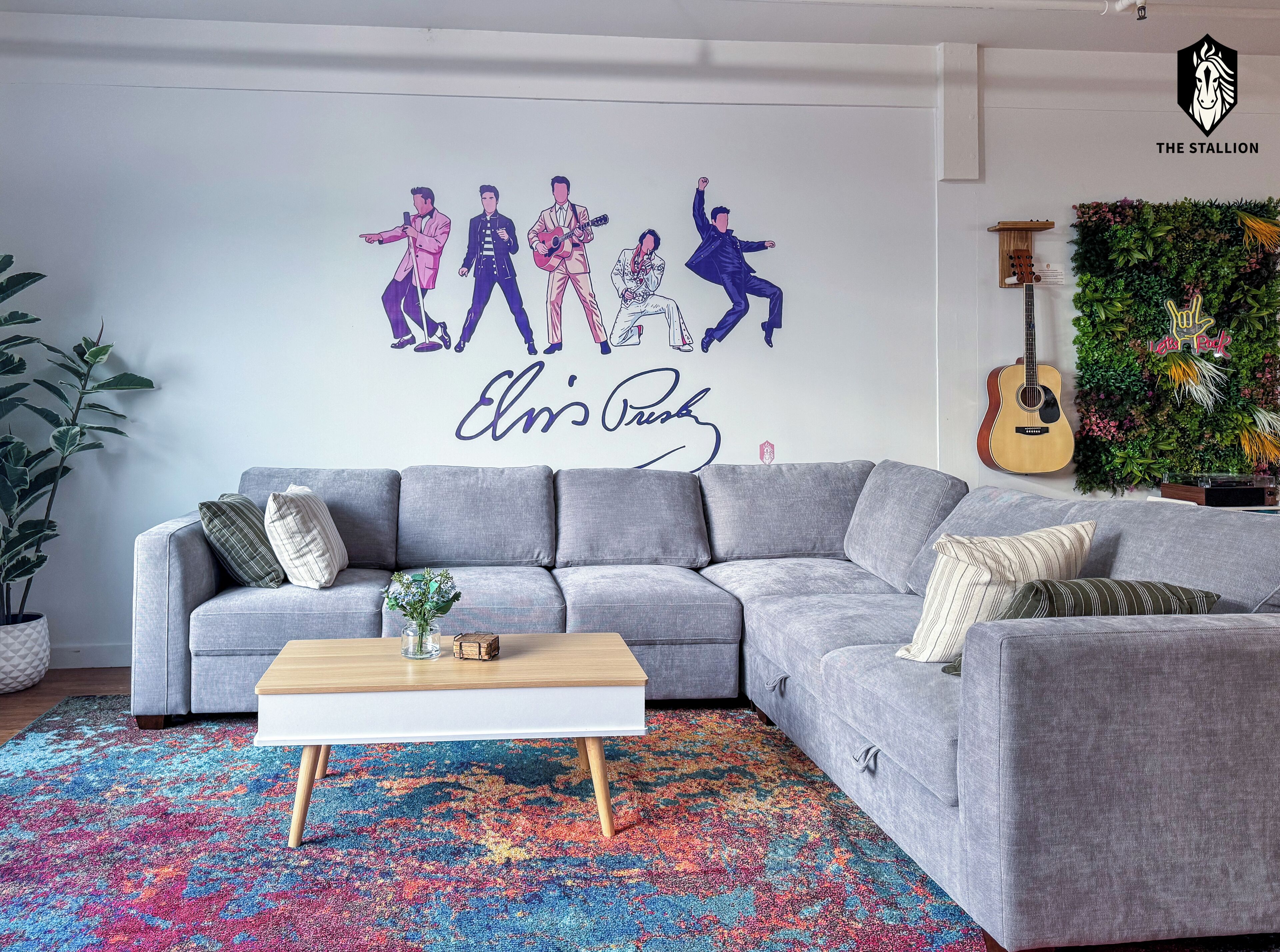 Signature-ullakkohuoneisto, 1 suuri parisänky ja vuodesohva, tupakointi kielletty, kaupunkinäköala | Oleskelualue | LED-televisio, Netflix, suoratoistopalvelut
