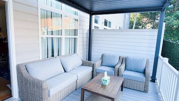 Luxury Loft, 2 Bedrooms, Patio, City View | Terrace/patio