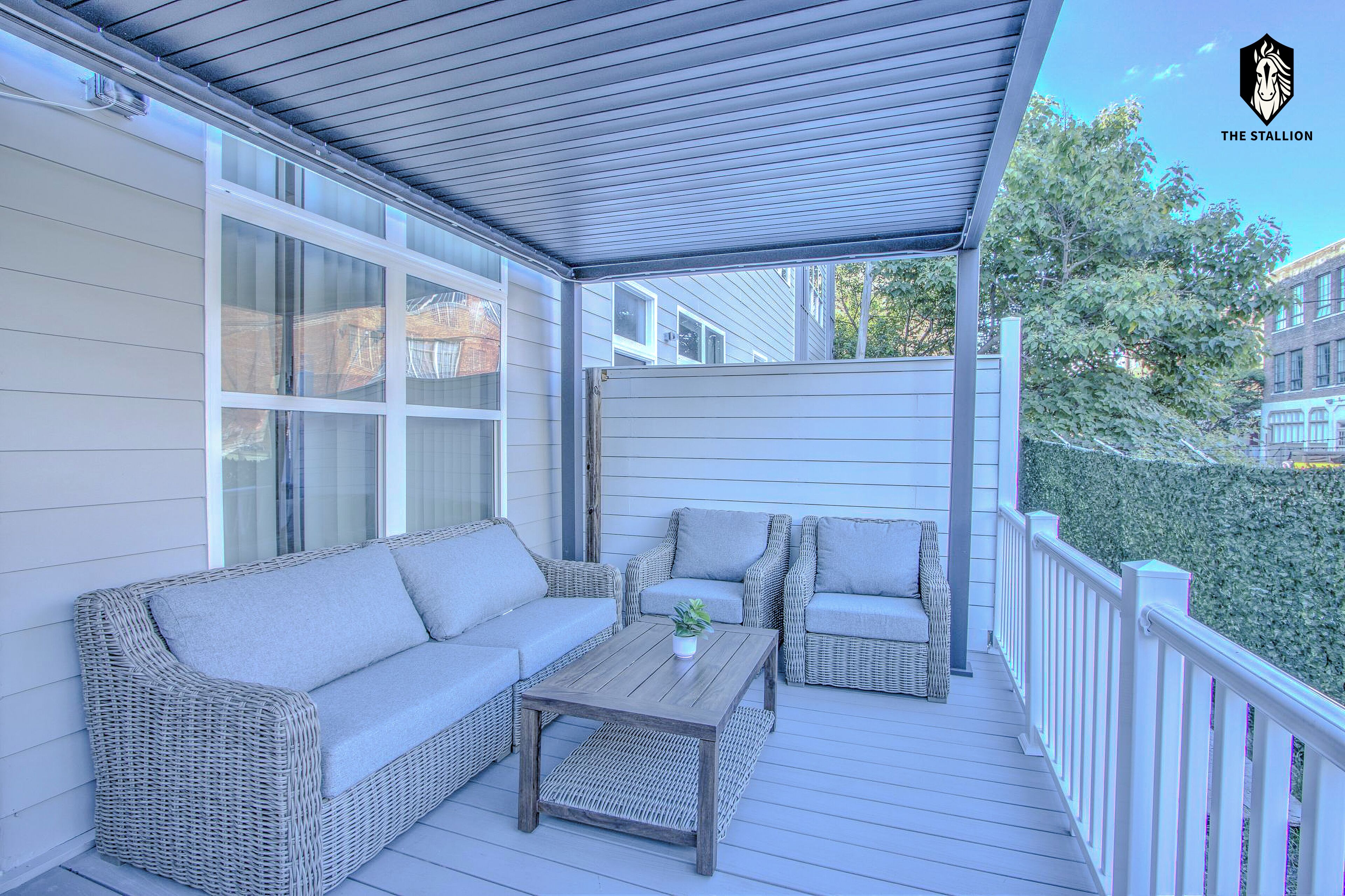 Signature Loft, 1 King Bed with Sofa bed, Patio, City View | Terrace/patio