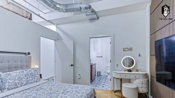 Luxury Loft, 2 Bedrooms, Non Smoking, Patio | Premium bedding, down comforters, memory foam beds, laptop workspace