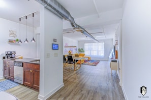 Signature Loft, 1 Bedroom, Non Smoking, City View | Living area