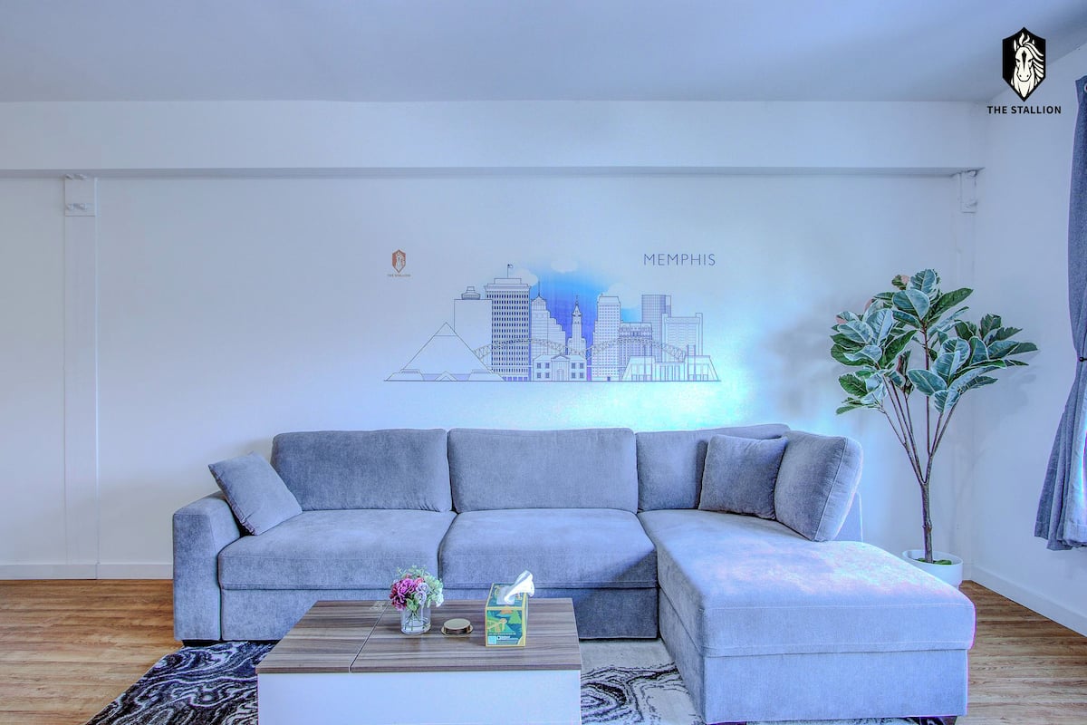 Signature-Loft, 1 Schlafzimmer, Nichtraucher, Stadtblick | Wohnbereich | 75-Zoll-LED-Fernseher mit Digitalempfang, Netflix, Streaming-Dienste