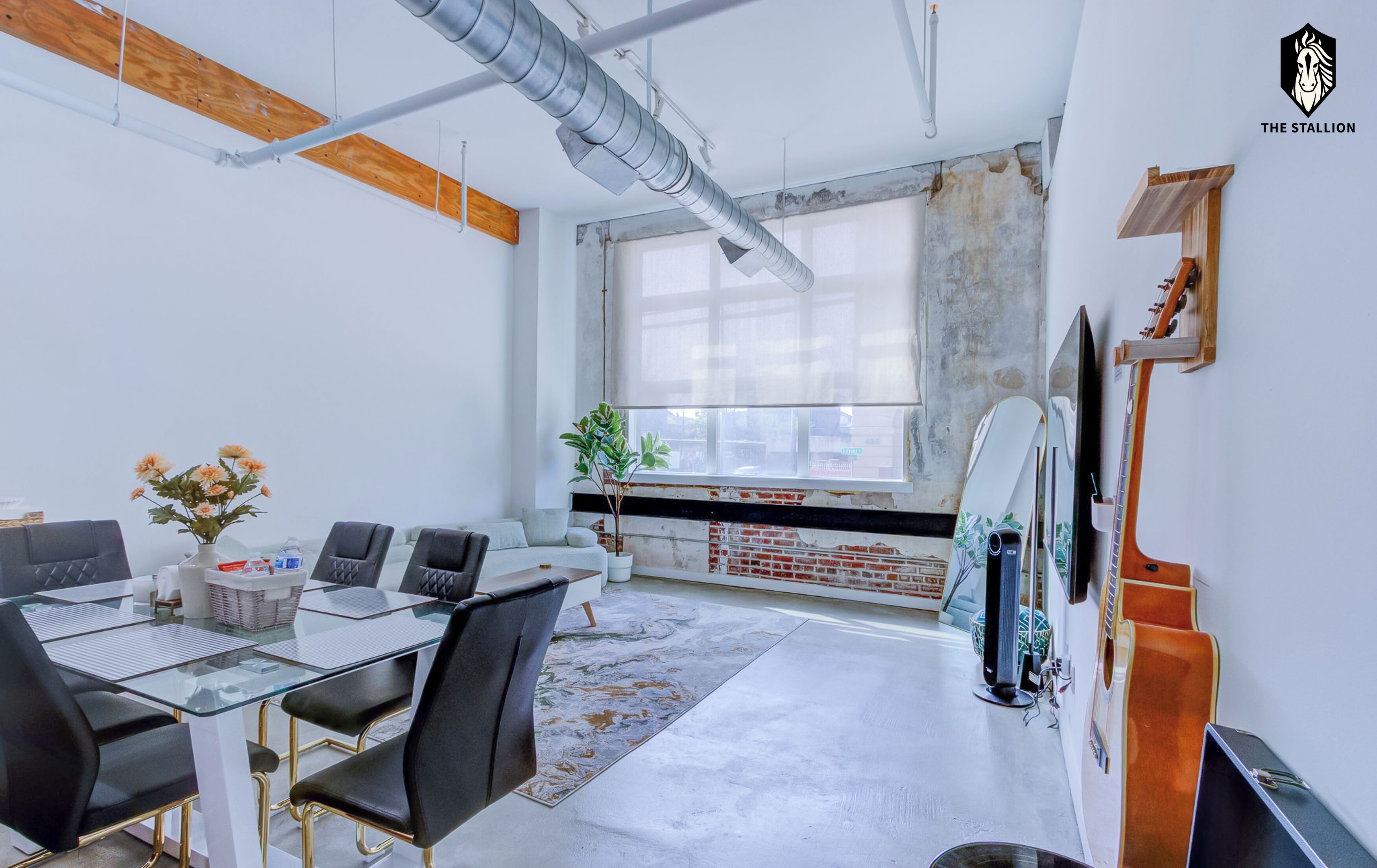 Loft destacat, 1 dormitori, no fumadors, vistes a la ciutat | Zona de menjador de l'habitació