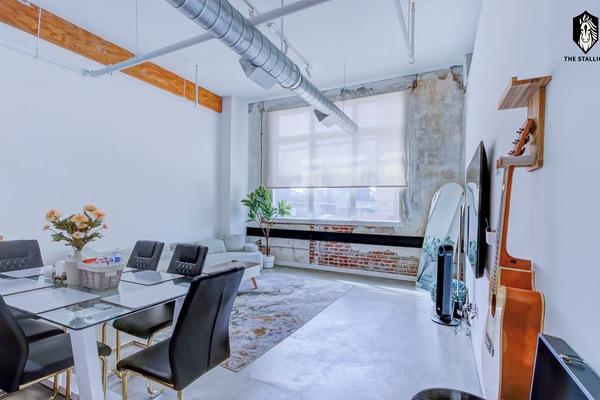 Loft destacat, 1 dormitori, no fumadors, vistes a la ciutat | Zona de menjador de l'habitació