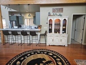 Interior - Pinetop, Arizona 4 bdrm Beauty. Can sleep up to 16.  Updated and cozy. (Pinetop-Lakeside)