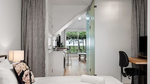 6 soverom, skrivebord, wi-fi (inkludert) og sengetøy