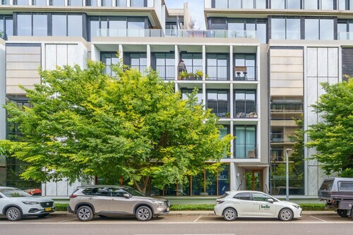 Elegant Apartment in Kingston Foreshore