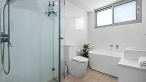 淋浴設備、風筒、提供毛巾