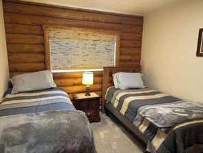 3 habitaciones, tabla de planchar con plancha, wifi y ropa de cama 