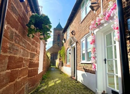 Tarporley Holiday Cottage - 5 bedroom house in the heart of Cheshire!