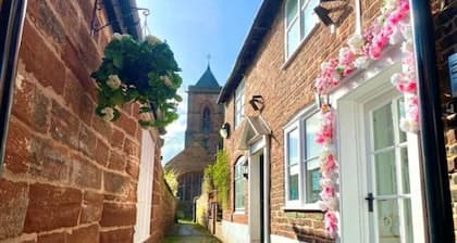 Tarporley Holiday Cottage - 5 bedroom house in the heart of Cheshire!