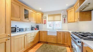 Mikrowelle, Ofen, Herdplatte, Geschirrspüler