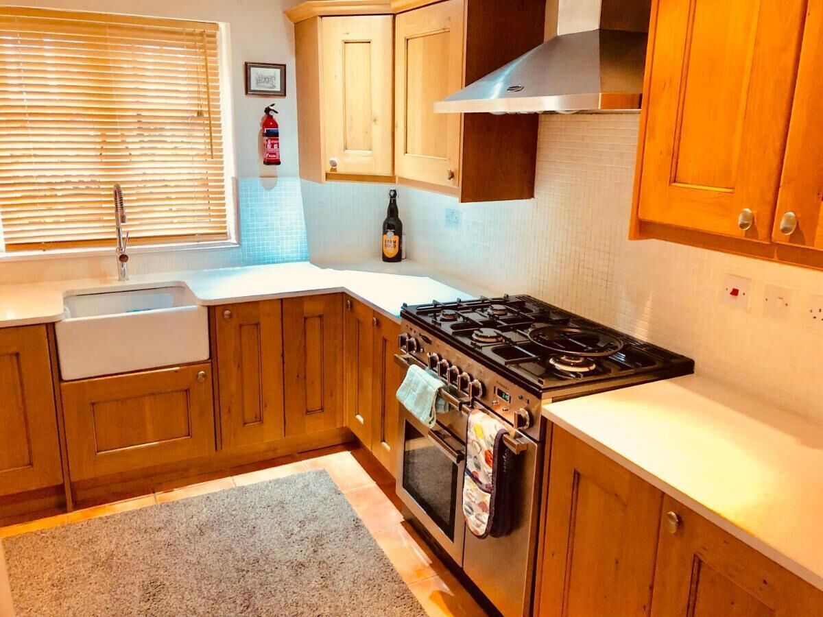 Microondas, horno, parrilla de estufa y lavavajillas 