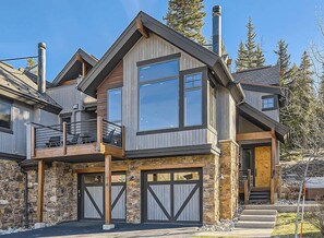 Exterior - Peak Perfection | Walk to Gondola | Heart of Town! (Breckenridge)