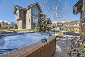 Outdoor spa tub - Peak Perfection | Walk to Gondola | Heart of Town! (Breckenridge)
