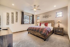 4 bedrooms, iron/ironing board, travel cot, WiFi - Peak Perfection | Walk to Gondola | Heart of Town! (Breckenridge)