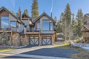 Exterior - Peak Perfection | Walk to Gondola | Heart of Town! (Breckenridge)